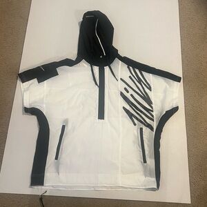 Nike Black and White Short Sleeved Windbreaker New Without Tags